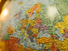 Peiling: helft Europeanen ziet Trump als een vijand van Europa