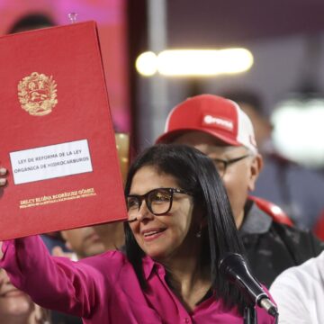 Venezuela hervormt de oliewetgeving, VS versoepelen sancties