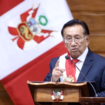Peru verkiest José María Balcázar tot nieuwe interim-president