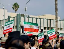 Iran: mensen brengen hulde aan vermoorde demonstranten