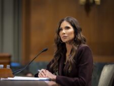 VS: Trump ontslaat zijn minister van Binnenlandse Veiligheid, Kristi Noem 