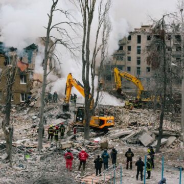 Oekraïne: Russische raket verwoest een gebouw in Charkiv