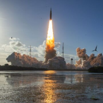 Artemis 2-missie met vier astronauten naar de maan vertrokken