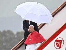 Paus Leo XIV spreekt zich feller uit tegen oorlog met Iran