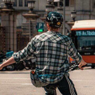 Zelfs onze taal heeft een hekel aan linkshandigen