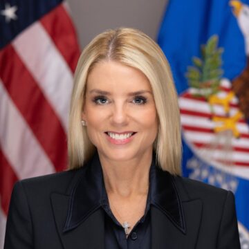 Trump ontslaat zijn loyale justitieminister Pam Bondi