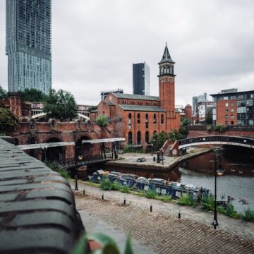Nieuw ‘dorp’ in Manchester moet dakloosheid doorbreken