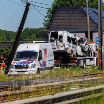 België: vier doden bij botsing tussen trein en schoolbus