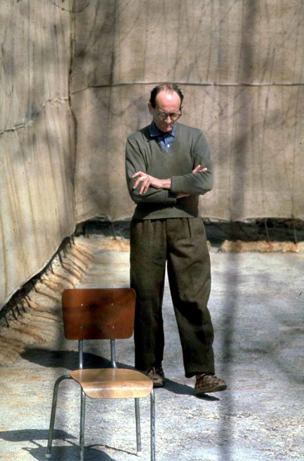 Adolf Eichmann in een Israëlische gevangenis voorafgaand aan zijn proces in 1961. – © Getty Images