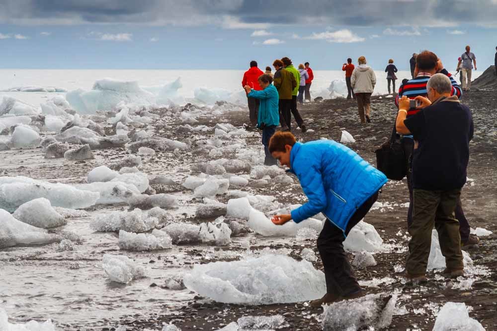 Gletsjermeer Jökulsárlón, in het zuidoosten, is een van de meest toeristische plekken van IJsland.