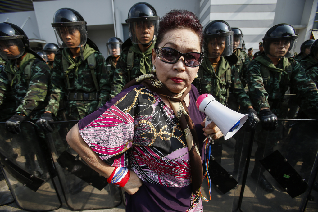 Massale en gewelddadige protesten in Bangkok die hebben geleid tot het aftreden van premier Yingluck Shinawatra. – © Athit Perawongmetha / Reuters