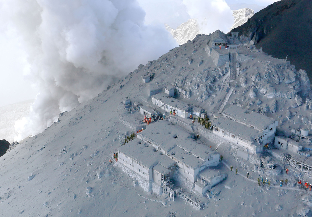 Reddingsoperatie op de Japanse vulkaan Ontake die op 28 september jl. is uitgebarsten. Foto: Kyodo/Reuters